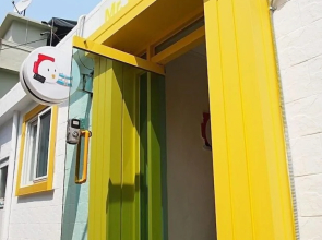 710 Guesthouse Yellow