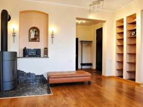Raina Lux Apartment