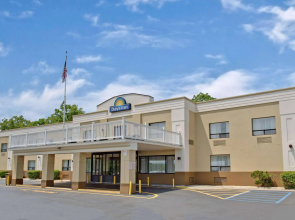 Red Roof Inn & Suites Newburgh – Stewart Airport/ West Point