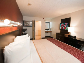 Red Roof Inn PLUS+ Chicago - Willowbrook