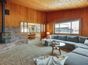 Enjoy Deck + Mtn Views: Grand Lake Retreat!