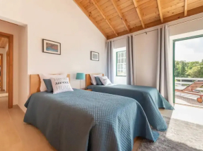 Villa Traditional, Pico by Izibookings