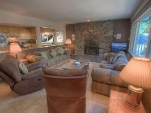 Foothill Folly 4 Bedroom Home by RedAwning