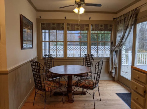Southern Charm Riverside 4 Bedroom Home by Redawning