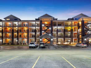 New Listing Ozark Views at Majestic - Perched on the Hills