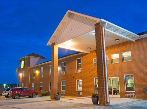 Super 8 by Wyndham St. Louis Airport