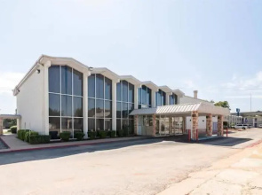 Delux Inn