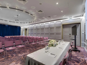 Отель Grand Poet Hotel by Semarah