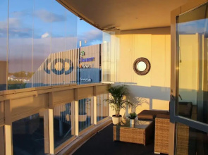 Modern apartment with Sauna, near Transit Hub/Dixi