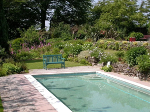 Self Catering Apartment in Mansion House in Beautiful Gardens With Pool