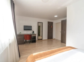 Bliss Hotel and Apartments
