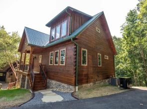 Bear Tracks Lodge 4 Bedroom Cabin by RedAwning