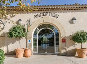 Pierre & Vacances Hotel Du Golf De Pont Royal En Provence