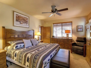 On-site Trails & Deck: Show Low Cabin!