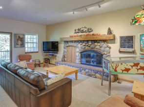 Luxe Lake Arrowhead Home w/ Deck, 3 Mi to Village!