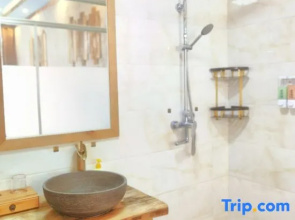 Xiyi Hailuogou townlet Xiaozhu Homestay