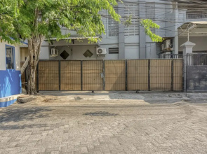 RedDoorz near Widya Mandala University