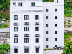 Pamela Angel - Hotel Elite