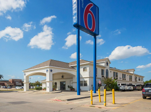 Motel 6 Dallas - Irving DFW Airport South