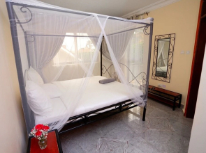 Deluxe 1- Bedroom Apartment With Swimming Pool