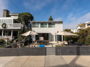 Your Coastal Getaway in Manhattan Beach Awaits