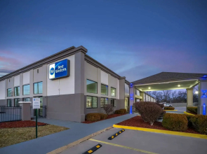 Coratel Inn & Suites by Jasper Park City - Wichita North