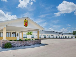 Super 8 by Wyndham Williams
