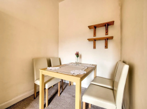 Spacious 1 Bedroom Flat Near Murrayfield Stadium