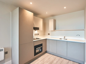 Seven Living Bracknell - Free Parking On Site
