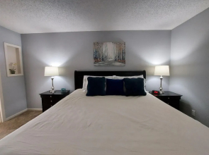Ozark Breeze - Large Living Areas - Close to all of Branson - Relax on Balcony