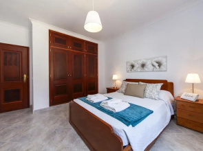 W 03 - Bedroom 3 in Topside Luz Guesthouse