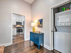 Atlanta Retreat w/ Deck in Greenbriar Area!