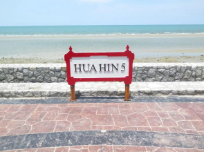 The trust huahin sky room condo pool view