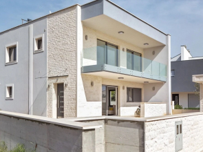 A Modern, 3-bedroom House in Vodice With a Swimming Pool and Wifi 800m
