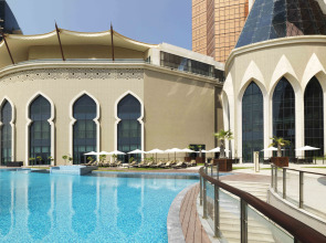 Bab Al Qasr Hotel