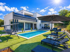 Villa Samara with Pool