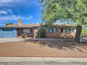 Pet-friendly Home, 4 Miles to U of A Campus