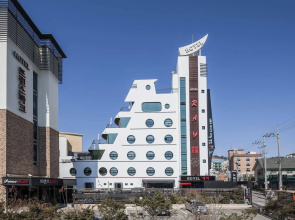Ray Tourist Hotel