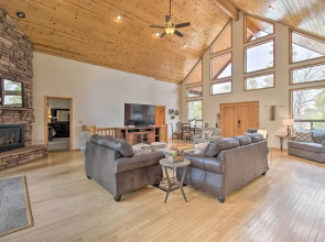Family-friendly Show Low Cabin w/ Deck & Game Room