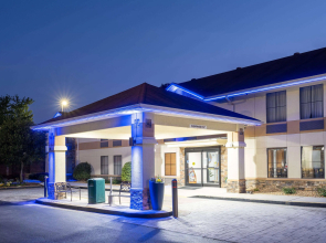 Days Inn & Suites by Wyndham Commerce