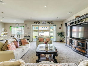 Beautiful Bakersfield Home ~ 8 Mi to Downtown!