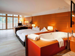 TAUROA Seehotel Grundlsee