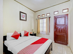 OYO 90461 Graha Atmadja Syariah Guest House