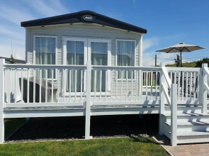 The Sea Breeze - Captivating Caravan in Camber
