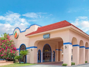 Travelodge Suites by Wyndham Kissimmee Orange