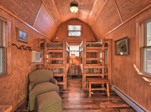 Rustic Cabin w/ Hot Tub: 2 Mi to Unicoi State Park