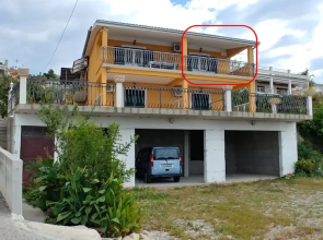 A4 Beachfront apt With big Terrace and sea View