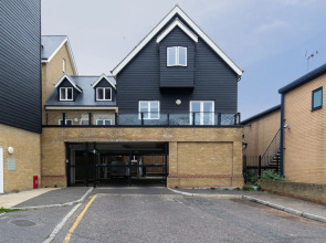 Velvet 2-bedroom Apartment Brewery Road