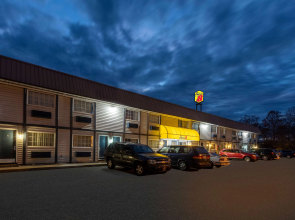 Super 8 by Wyndham Wooster