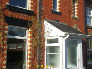 Spacious Holiday Home With Lovely Garden, Ideal Location in South Wales